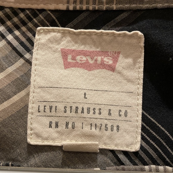 Levi’s  Men’s Size L Button Down Shirt Long Sleeves Grey Plaid Lightweight - Picture 2 of 6